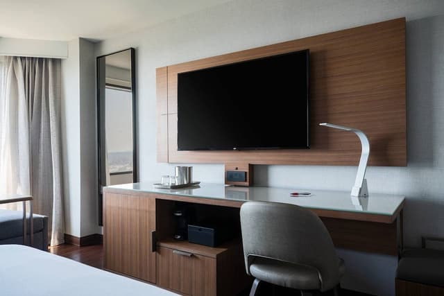 Club Room, 1 King Bed