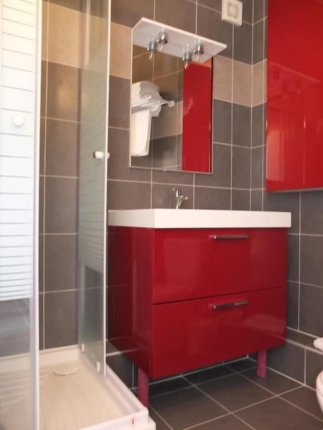 One Bedroom Apartment, South View