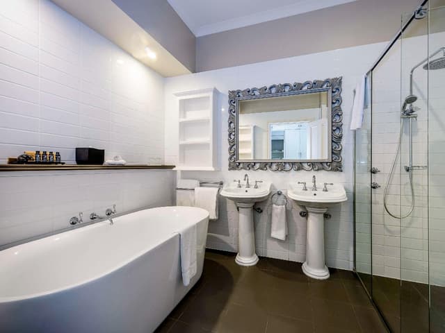 King Bath Suite