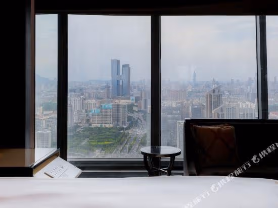 Fairmont Gold King bed Room