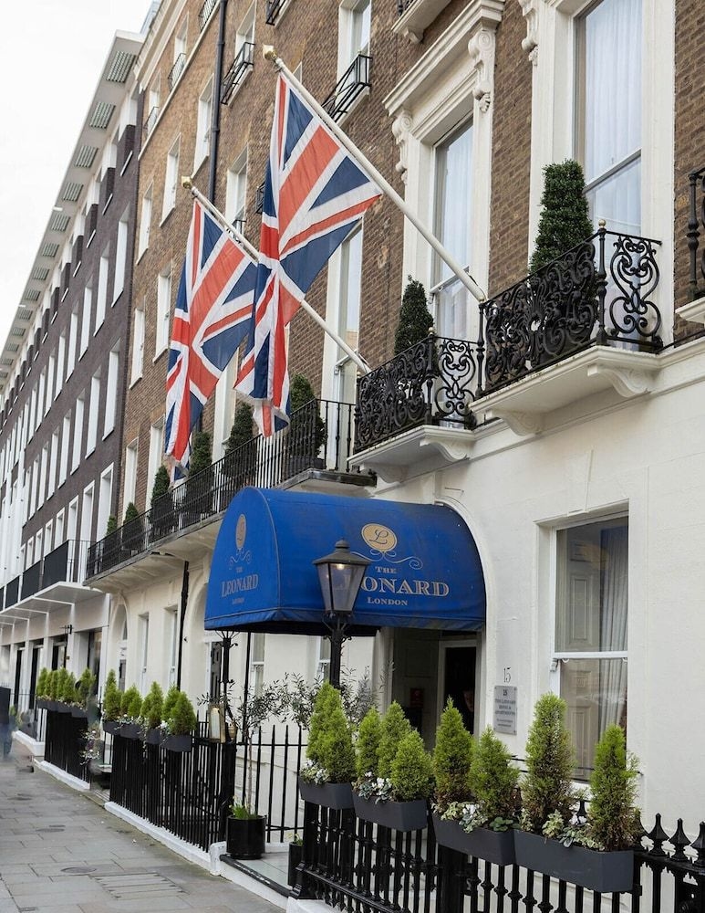 The Leonard Hotel3