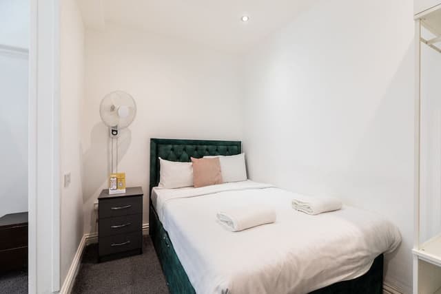 Premium Studio, Private Bathroom (Family Quad)