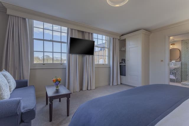 Junior Room (Georgian Junior Suite)