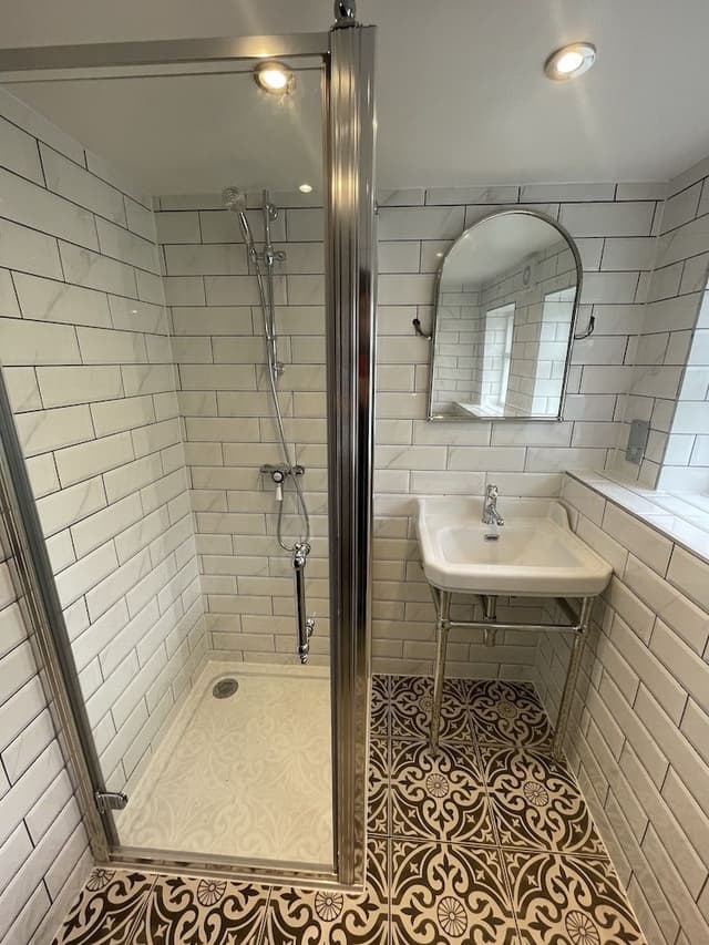 Twin Room, 2 Twin Beds, Shared Bathroom