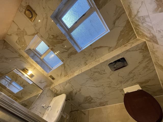 Twin Room, 2 Twin Beds, Shared Bathroom