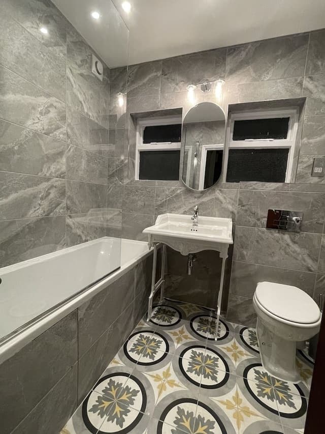Twin Room, 2 Twin Beds, Shared Bathroom
