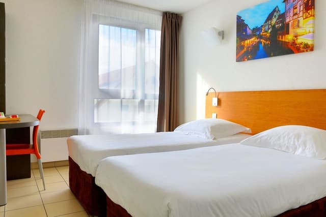 Studio, 2 Twin Beds