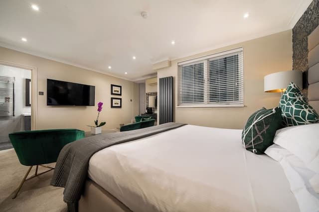 Deluxe Double or Twin Room