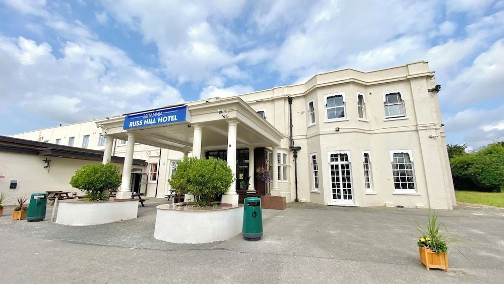 Russ Hill Hotel2
