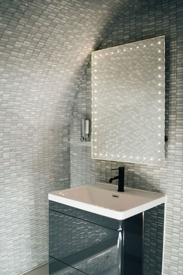 Suite, Ensuite (The Rokxy King)
