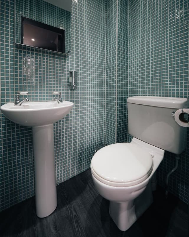 Standard Double Room, Ensuite (The Rokxy )