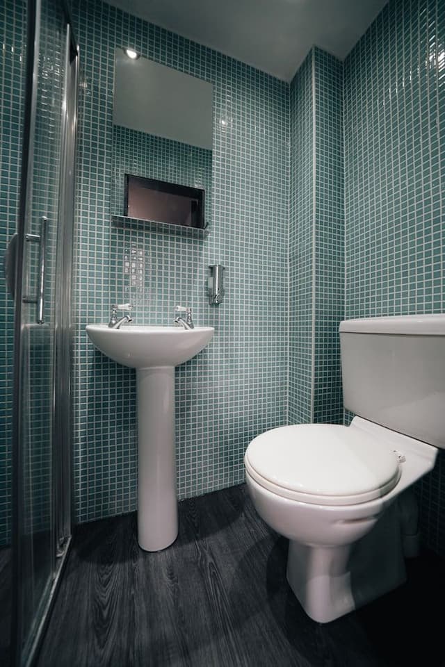 Standard Double Room, Ensuite (The Rokxy )