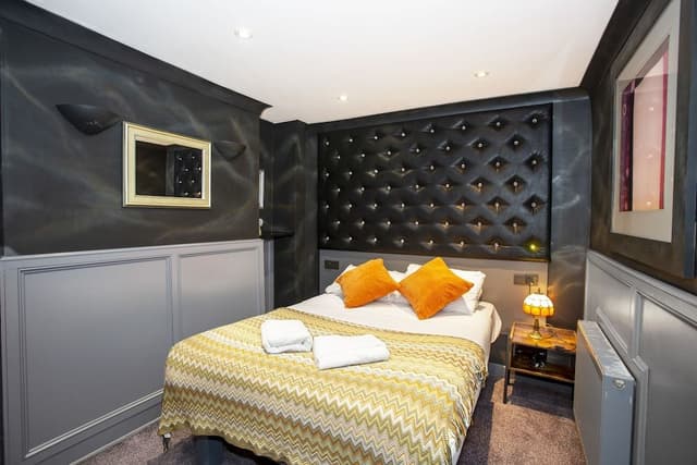Suite, Ensuite (The Hygge Suite)
