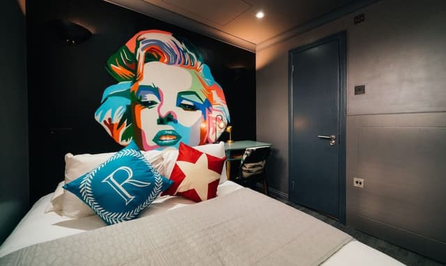 Standard Double Room, Ensuite (The Rokxy )