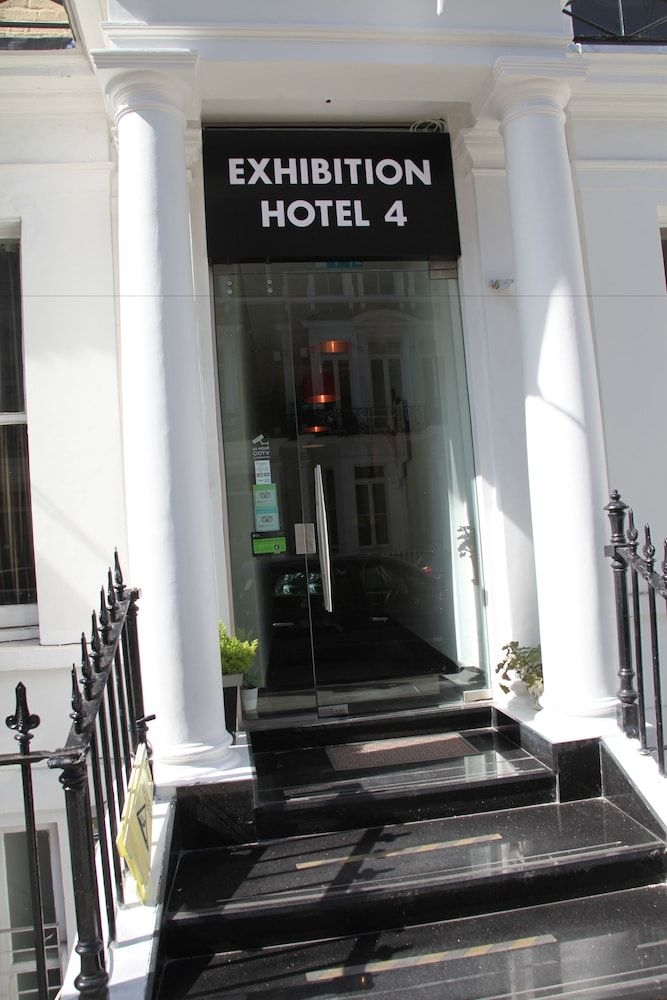 Exhibition Court Hotel 43