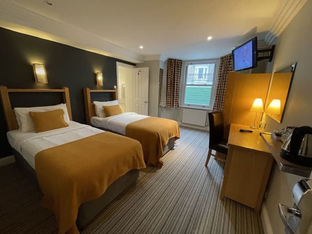 Standard Twin Room