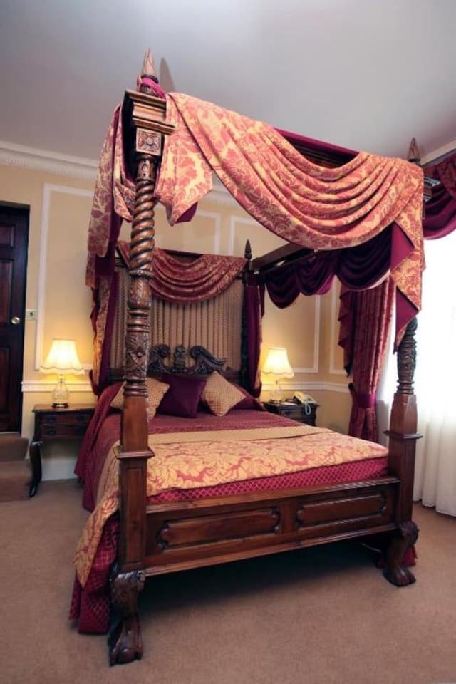 Honeymoon Suite