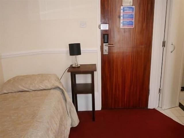 Suite, Ensuite (with mezanine )