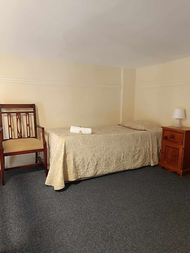 Suite, Ensuite (with mezanine )