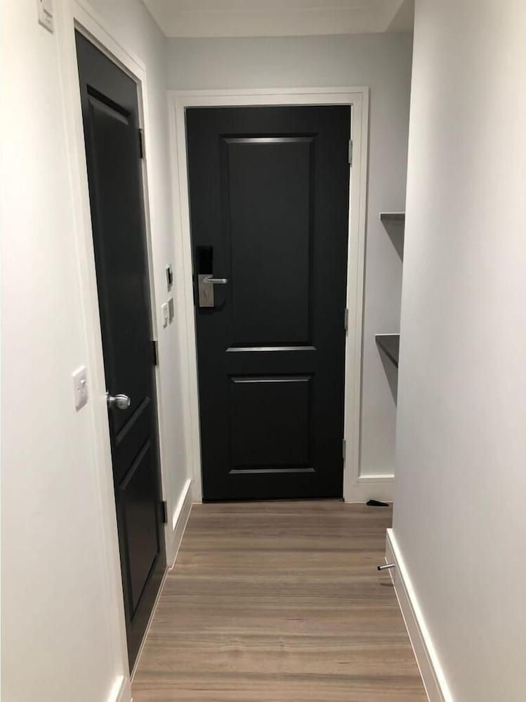 Hyde Park Economy Apartments3