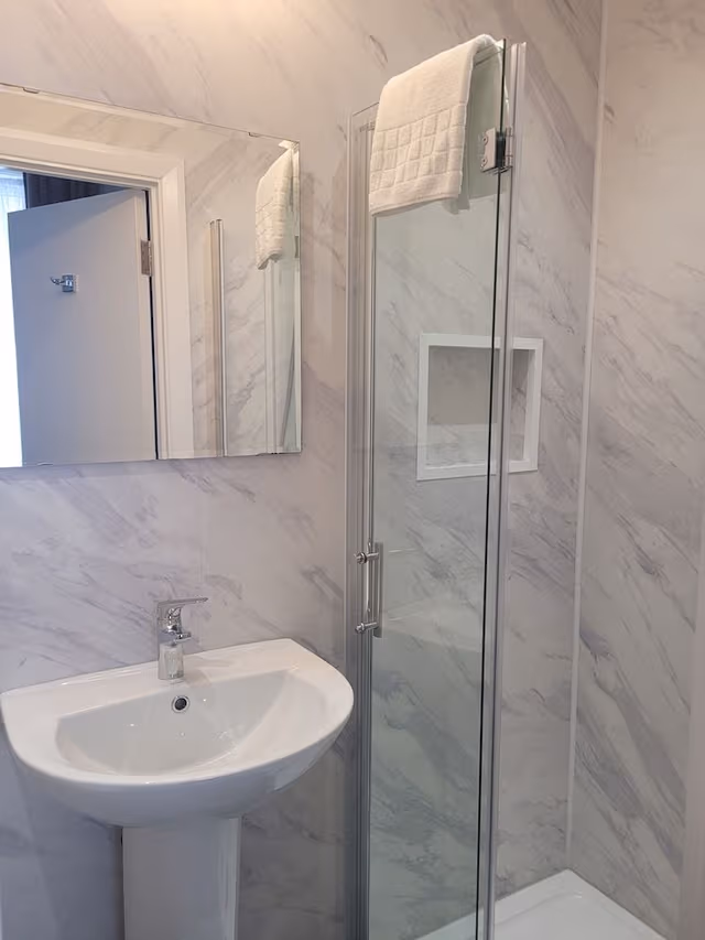 Double Room Ensuite Lower Ground Floor