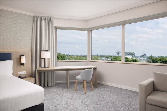 ONE KING BED EXECUTIVE FAMILY