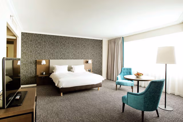 ONE KING BED EXECUTIVE FAMILY