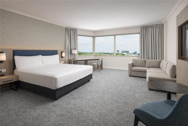 ONE KING BED EXECUTIVE FAMILY