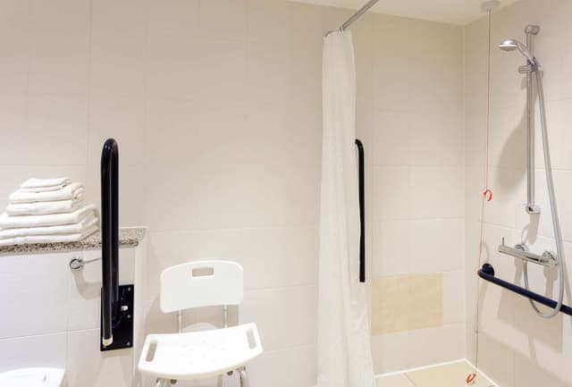 DOUBLE ACCESSIBLE ROOM