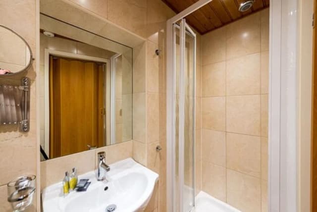 Triple Room (Double Extra)