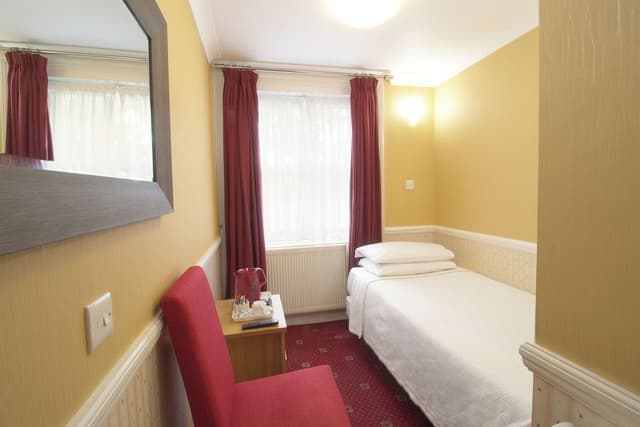 Single Room (with shower only)