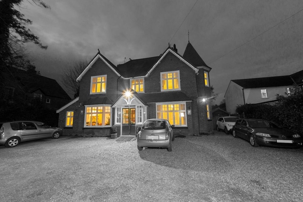 Gatwick Turret Guest House3