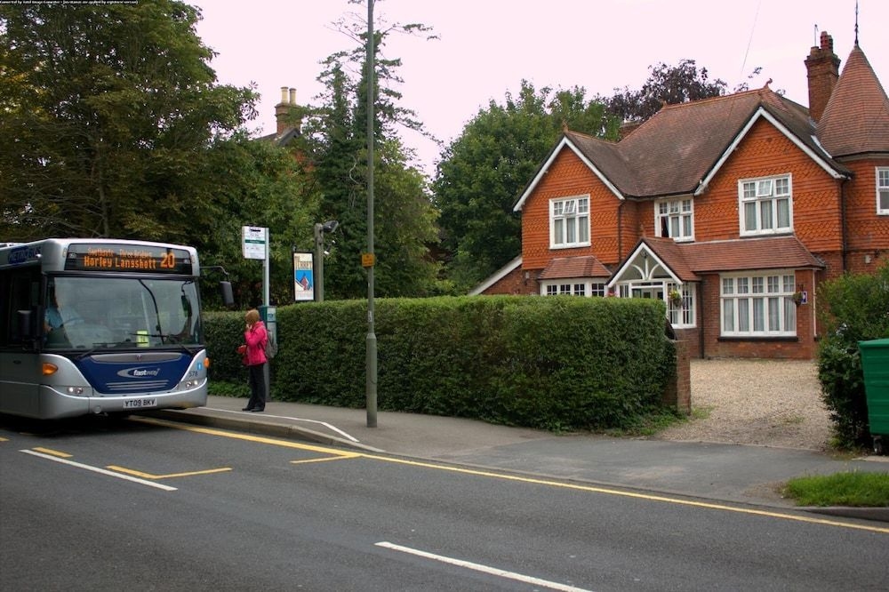 Gatwick Turret Guest House4