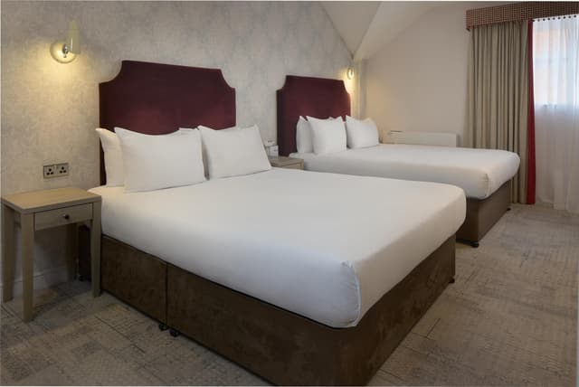 TWO DOUBLE BED GUEST ROOM
