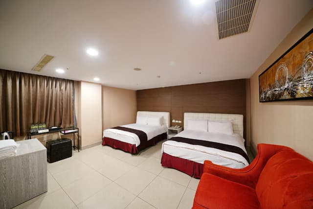 Quadruple Room with Bathtub