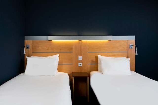 Standard Room, 2 Twin Beds (with Free Hot Breakfast)