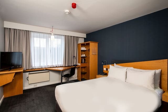 Standard Room, 1 Double Bed, Accessible (with Free Hot Breakfast)
