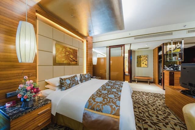 Economy Suite, 1 King Bed, City View