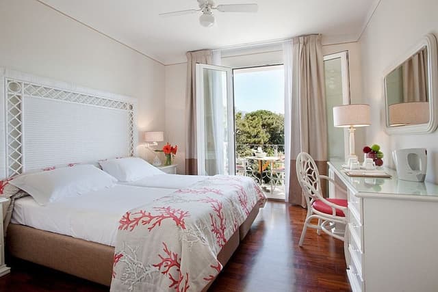 Classic Triple Room, Balcony