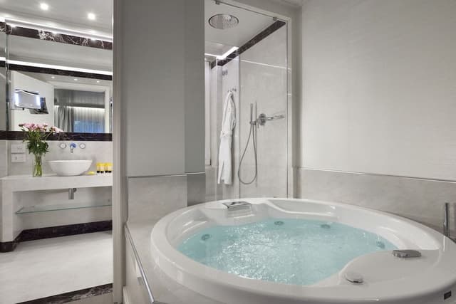 Premium Room, 1 King Bed, Hot Tub