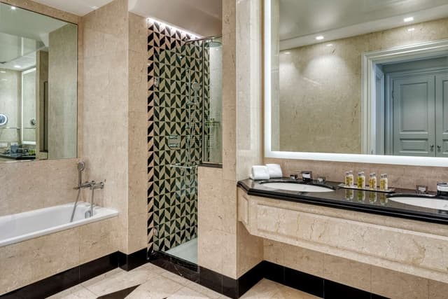 MOLINO TOWER SUITE WITH VIEW OF VENICE