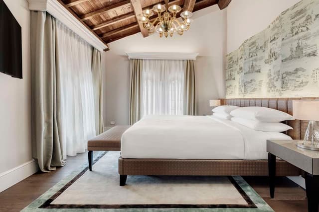 KING MOLINO EXECUTIVE SUITE