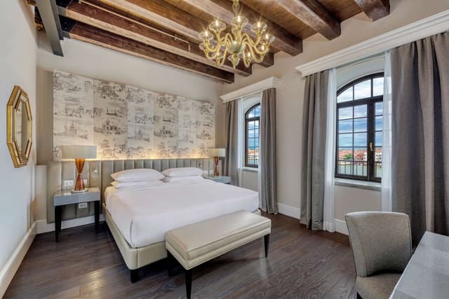MOLINO TOWER SUITE WITH VIEW OF VENICE
