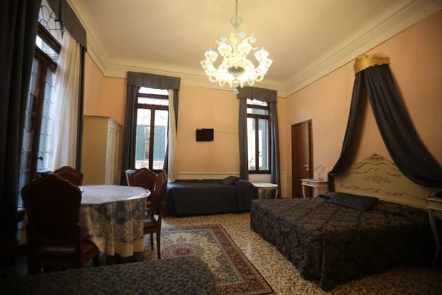 Junior Suite, Private Bathroom