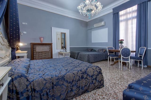 Junior Suite, Private Bathroom