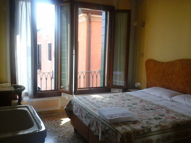 Double Room, Shared Bathroom, Canal View