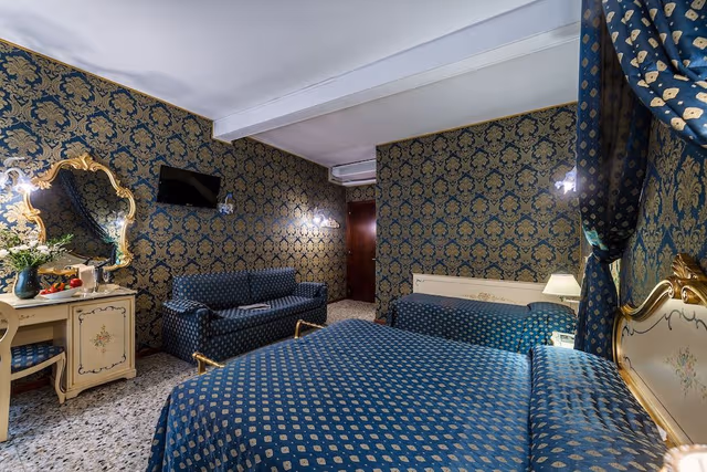 Deluxe Double Room, Canal View (1st and 2nd floor)