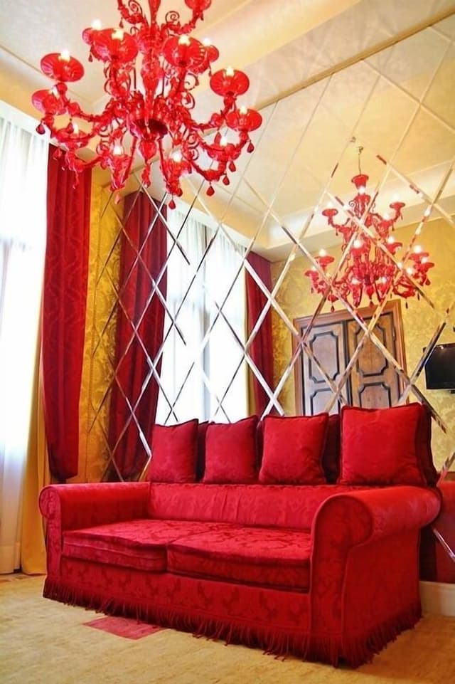 Suite, Canal View