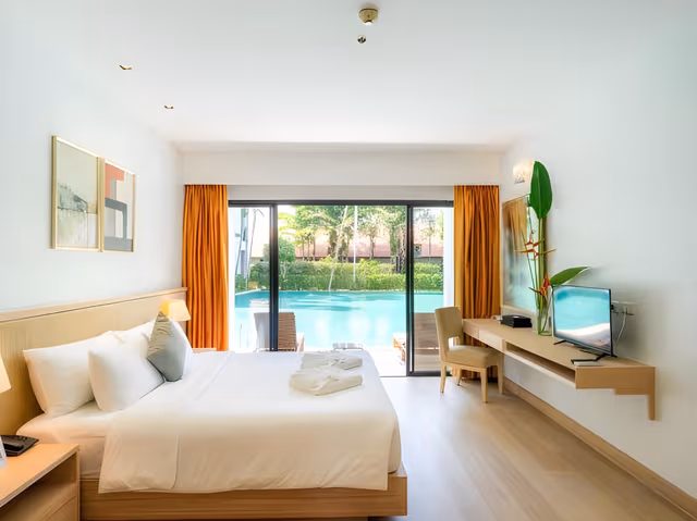 Deluxe Double or Twin Room with Pool Access