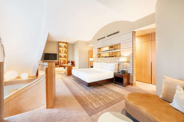 1 BEDROOM PANORAMIC SUITE - LOUNGE ACCESS